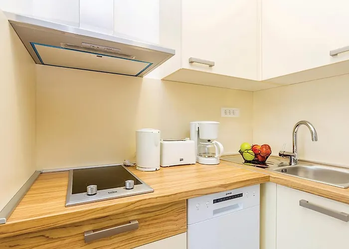 1 Bedroom Lovely In Appartement