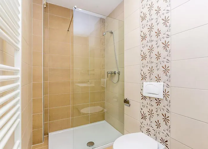 1 Bedroom Lovely In *